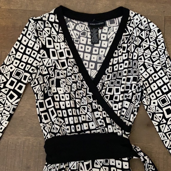 Black and White women’s dress Size 10. - Picture 3 of 6